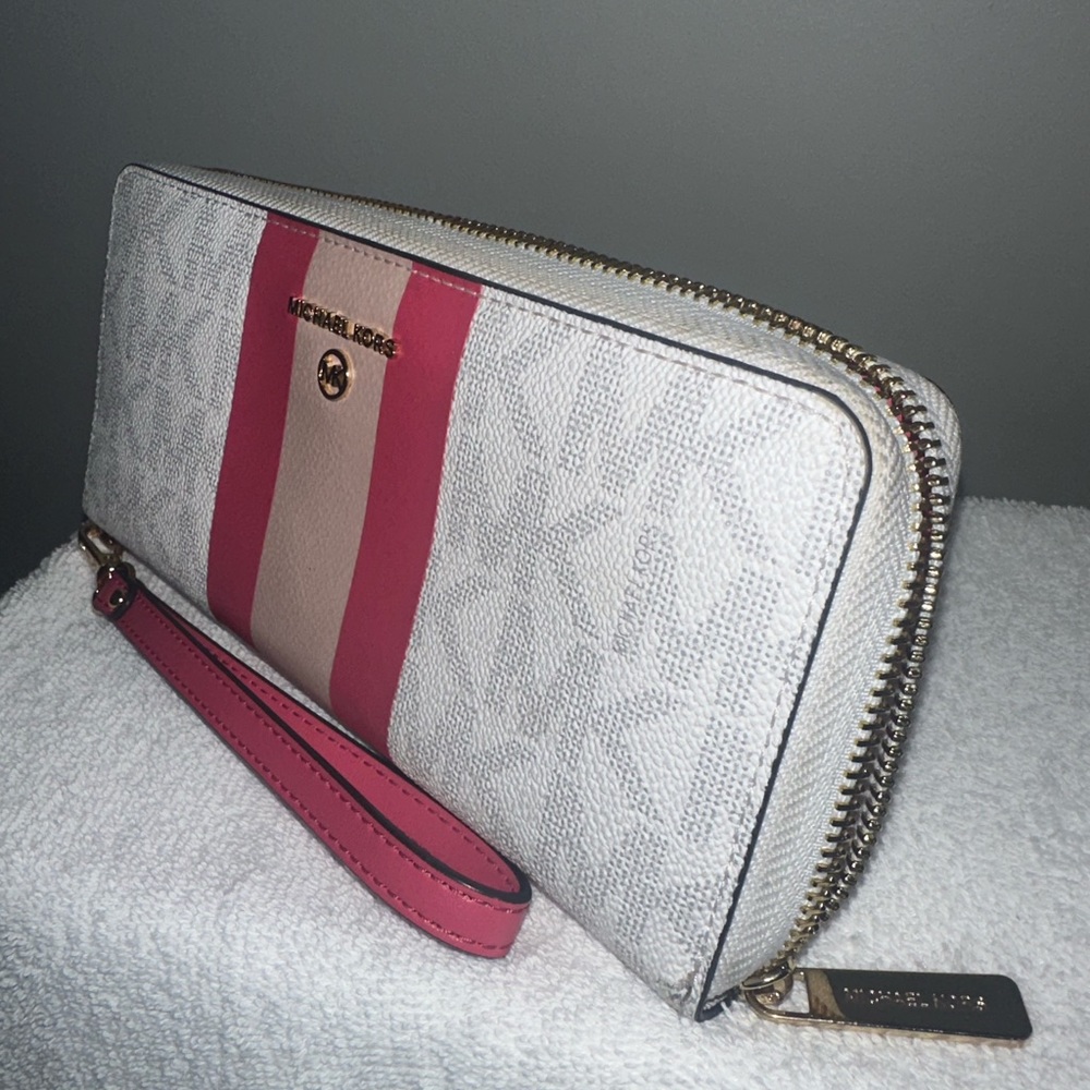 Authentic Michael Kors - MK - Zip wallet - GUC